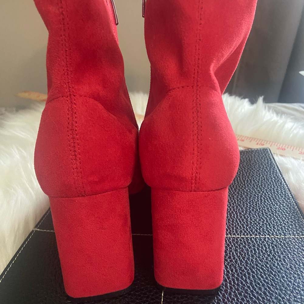 Marc Fisher Sz 6 Vibrant Red women’s short faux suede boots - Picture 3 of 8